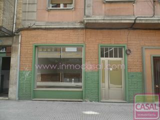 Local Comercial a San Martín del Rey Aurelio. Se vende fantástico local en calle peatonal del centro de el ent