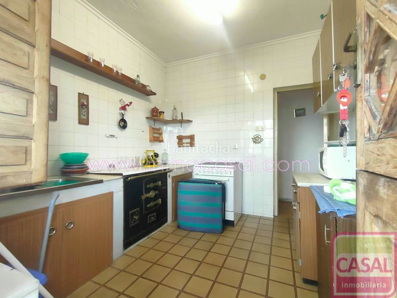 Foto 3f9f7a61-c7da-4faa-8405-72095386808b. Casa amb calefacció aparcament a El Carbayedo - El Quirinal Avilés