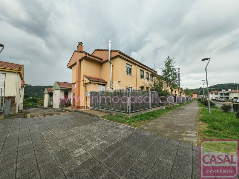 Foto 06b361f7-794d-4dce-b8a7-f17db556c7e4. Casa amb calefacció a Ribera de Arriba