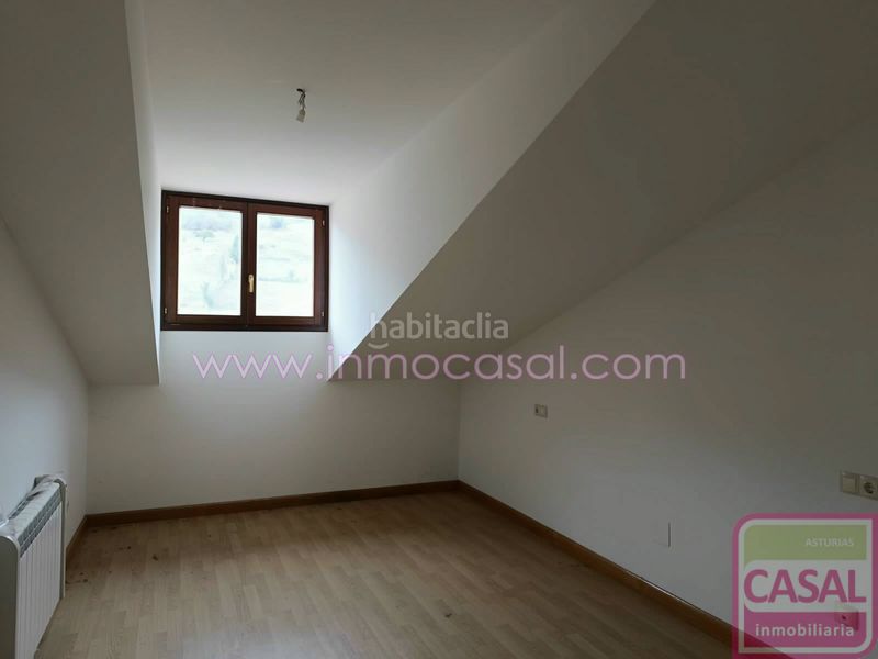 Foto af4ed8f8-ded5-417b-afa3-c425d9894d79. Pis amb calefacció aparcament a Aller