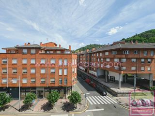 Pis a San Pedro - Siana. Se vende piso en pleno centro de mieres. si distribuye en 3 dorm