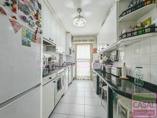Etagenwohnung  Barrio cobranes. Amplio piso de 4 habitaciones dobles, 2 baños, salón comedor, co