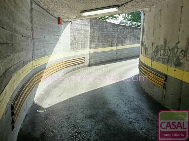 Foto 7a4f6487-0981-4a20-bfcb-d2d6775aea42. Aparcament cotxe a La Felguera Langreo