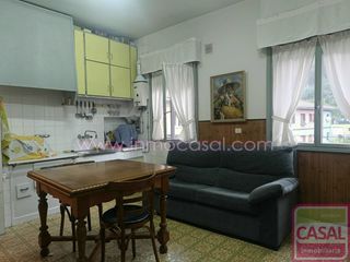 Flat in Aller. Se vende piso en oyanco. un tercero sin ascensor de tres habitac