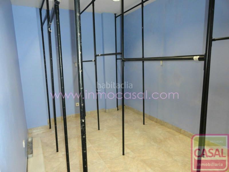 Foto 2f49c3b8-b8bb-4770-b873-d626607a526c. Alquiler local comercial se alquila local comercial en el Centro, al lado plaza de san miguel, totalmente instalado y acondicionado, instalación eléc en Gijón