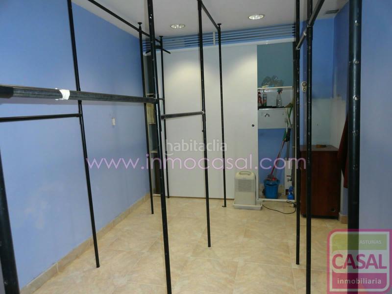 Foto 4925bebf-7780-460c-a07e-2baf12cdacb5. Alquiler local comercial se alquila local comercial en el Centro, al lado plaza de san miguel, totalmente instalado y acondicionado, instalación eléc en Gijón