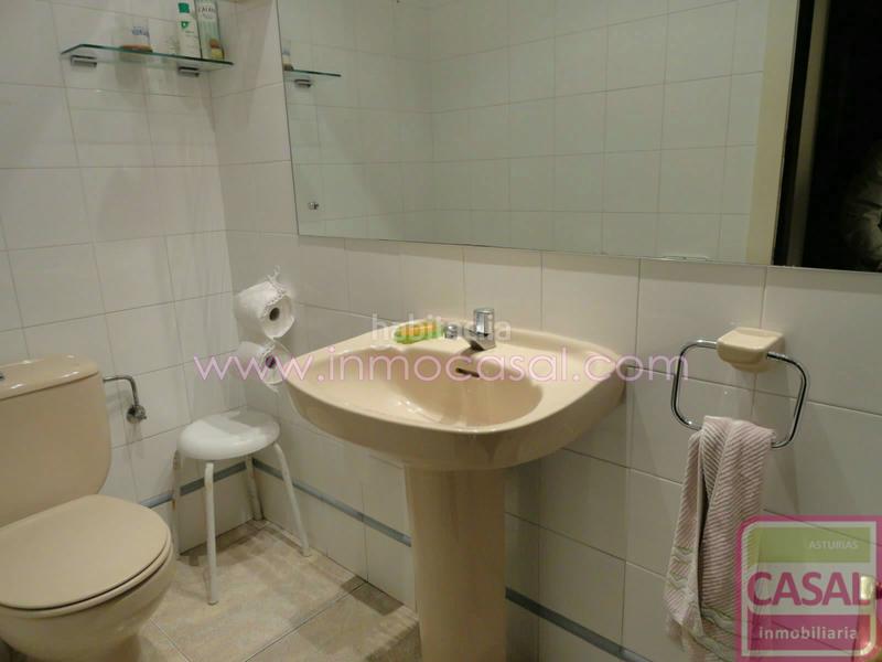 Foto 79d8d25d-66f7-4122-ac2d-afb9da6d4164. Alquiler local comercial se alquila local comercial en el Centro, al lado plaza de san miguel, totalmente instalado y acondicionado, instalación eléc en Gijón