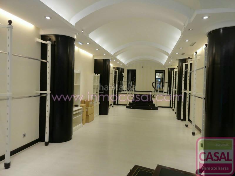 Foto ac5dd71b-f568-48ea-98ce-5af7c242d85e. Alquiler local comercial se alquila local comercial en el Centro, al lado plaza de san miguel, totalmente instalado y acondicionado, instalación eléc en Gijón