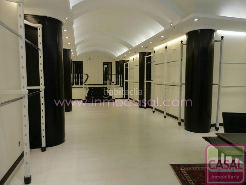 Foto b2b78f58-4120-4cdb-b801-b36e5ecee78f. Alquiler local comercial se alquila local comercial en el Centro, al lado plaza de san miguel, totalmente instalado y acondicionado, instalación eléc en Gijón