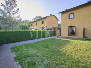 Casa adossada a Ur. Casa adosada en venta en ur