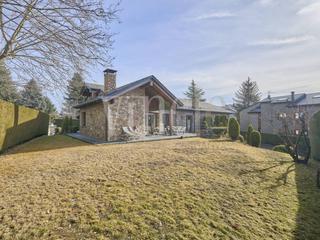 Casa  Vell de llívia. Casa en venta en puigcerdà