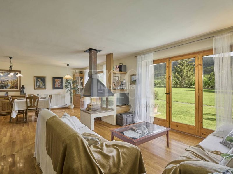Foto 5a6bdaea-deed-40c1-b9b8-fa8c9ffeb5e8. Casa adosada casa en venta en vilallobent en Puigcerdà