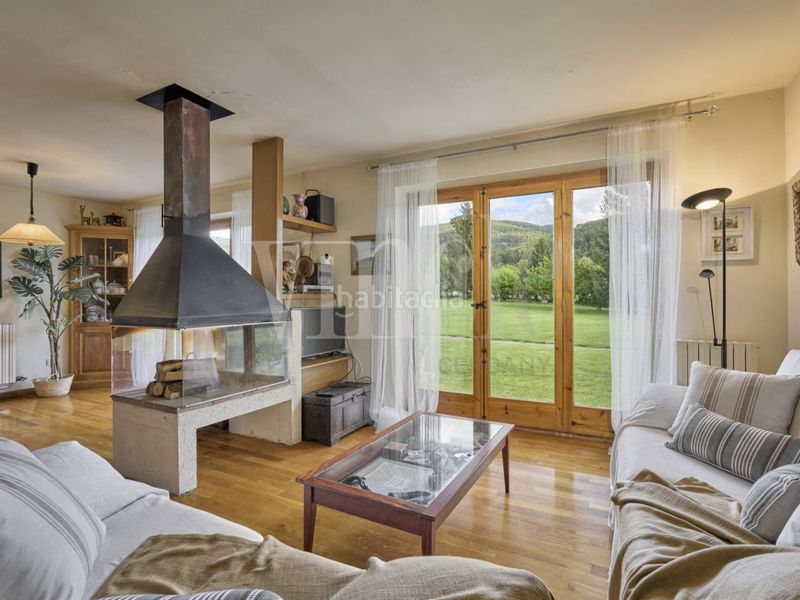 Foto 9de37013-d799-4fb3-9f38-b8241670b3de. Casa adosada casa en venta en vilallobent en Puigcerdà