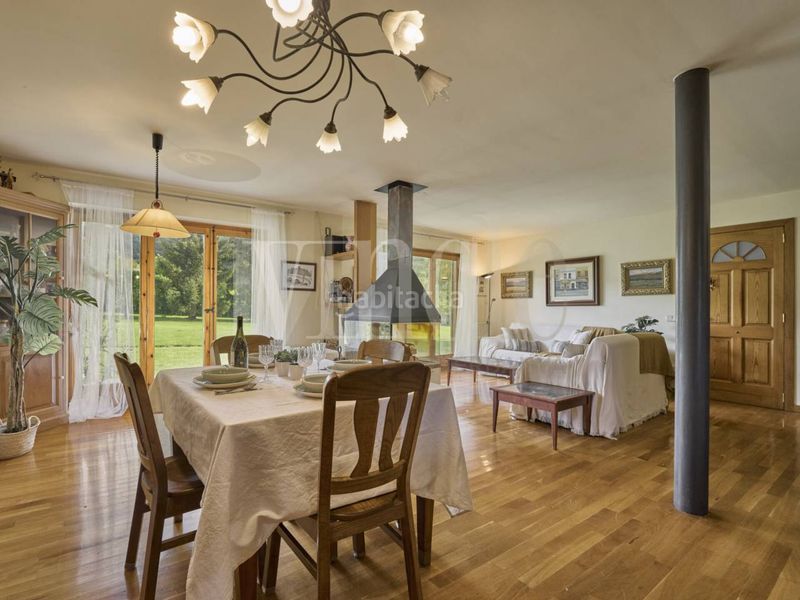 Foto cb4e3d6e-0487-4c49-b127-29f79673602a. Casa adosada casa en venta en vilallobent en Puigcerdà