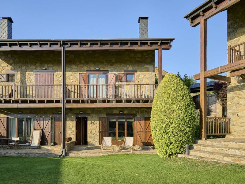 Foto 0ff382fb-2713-4341-941b-ca9eb21f694a. Casa adossada amb calefacció aparcament piscina a Isòvol