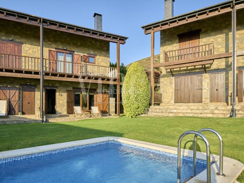 Foto d6a3e91b-f93d-46da-93e2-cc5c50507fa5. Casa adossada amb calefacció aparcament piscina a Isòvol
