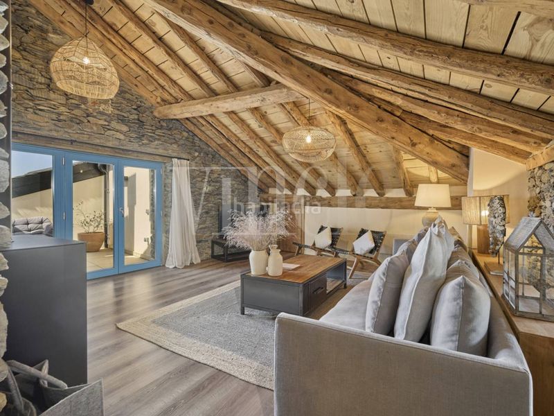 Foto a5a40d8b-44f1-4b19-86d5-d8182b822048. Dúplex  en venta en Osseja