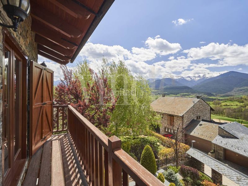 Foto 02d543a1-1038-48b3-94f9-f69211379793. Casa amb calefacció aparcament a Prullans
