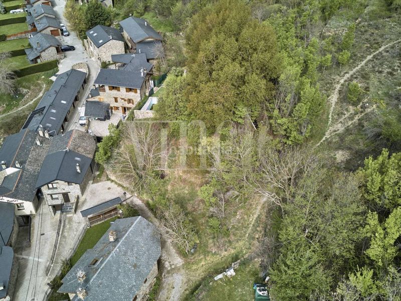 Foto ffa8f5f9-997c-49a1-83df-725a5d347950. Terreny residencial a Ger
