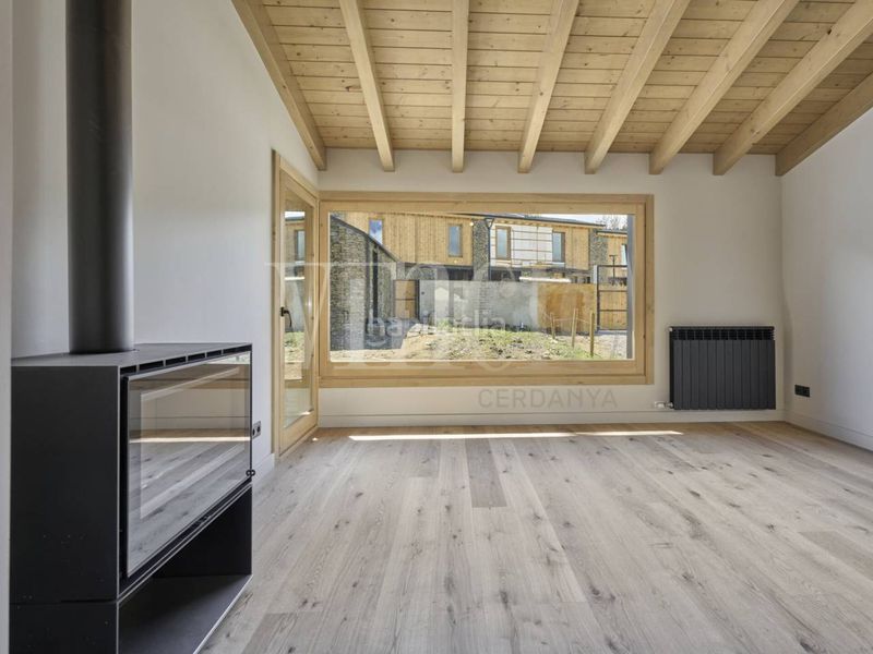 Foto 02f7528c-b213-4d8a-8353-1d1ca8a4f5fd. Casa adossada amb calefacció aparcament a Puigcerdà