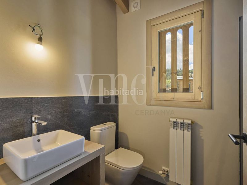 Foto 14717c78-6922-4826-b875-22520b93973d. Casa adossada amb calefacció aparcament a Puigcerdà