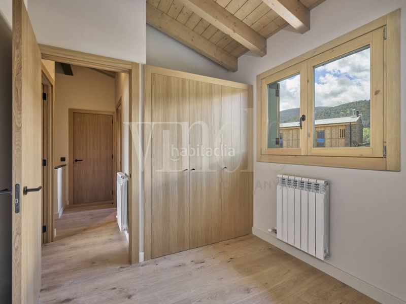 Foto 20a7bb38-d97c-41d9-a9b4-f0ac93a77d9f. Casa adossada amb calefacció aparcament a Puigcerdà