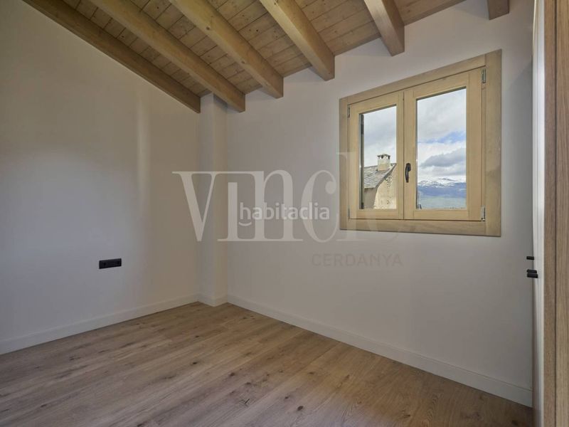 Foto 330b22da-40fd-4368-be48-8f961c75a4f5. Casa adossada amb calefacció aparcament a Puigcerdà