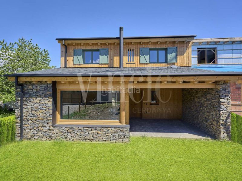 Foto 39955f09-847b-4141-8c09-2e00f555845b. Casa adossada amb calefacció aparcament a Puigcerdà