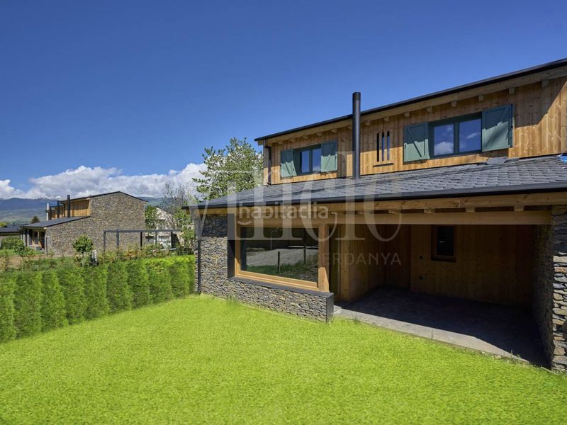 Foto 5cd64352-c707-4f47-bdfa-8fd0d24e45fc. Casa adossada amb calefacció aparcament a Puigcerdà