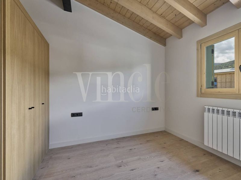 Foto 8128b53b-b04d-4b64-9d5b-74502e43e2a4. Casa adossada amb calefacció aparcament a Puigcerdà