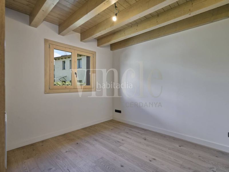 Foto b3077328-ce5d-4a8e-80a4-d1fe634af756. Casa adossada amb calefacció aparcament a Puigcerdà