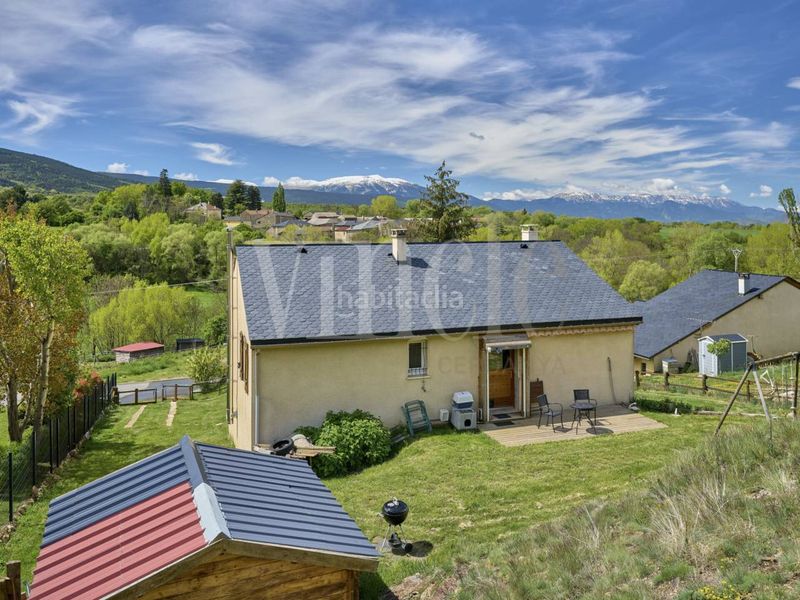 Foto f122a1a7-a945-465f-9a18-9df44554e6cd. Casa amb calefacció aparcament a Saillagouse