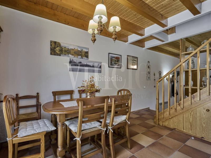 Foto 411a983e-9858-4786-aa88-e157ecad4ae3. Casa adossada amb calefacció aparcament a Puigcerdà