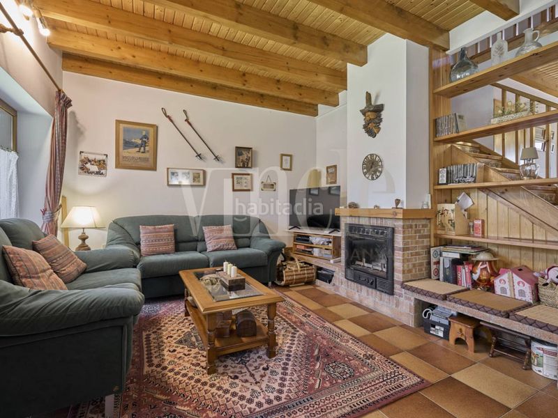 Foto 6403a57d-e855-4292-8433-cc7b2215510b. Casa adossada amb calefacció aparcament a Puigcerdà