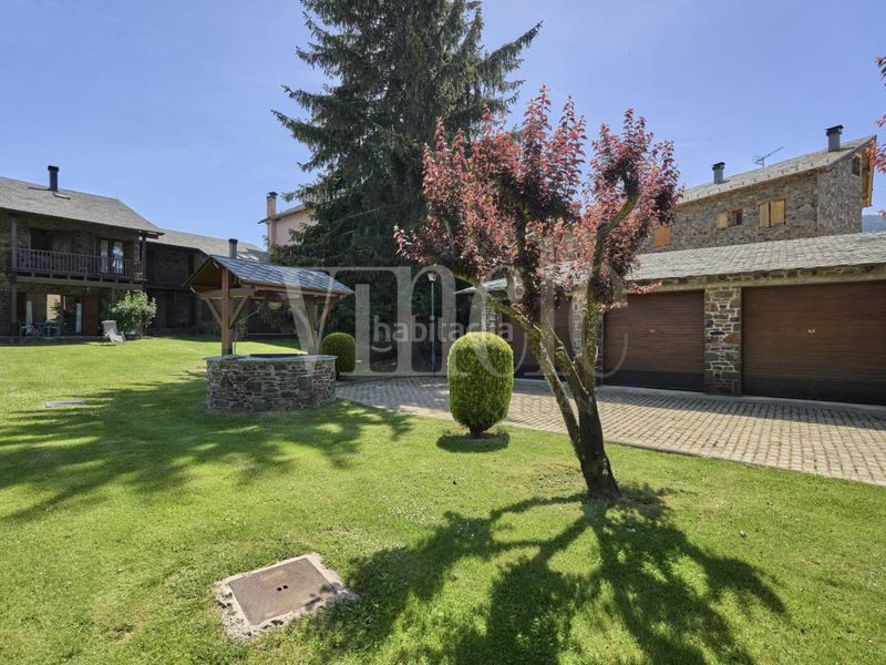 Foto 749f6566-e698-4f4b-a9af-30c8f05d1874. Casa adossada amb calefacció aparcament a Puigcerdà