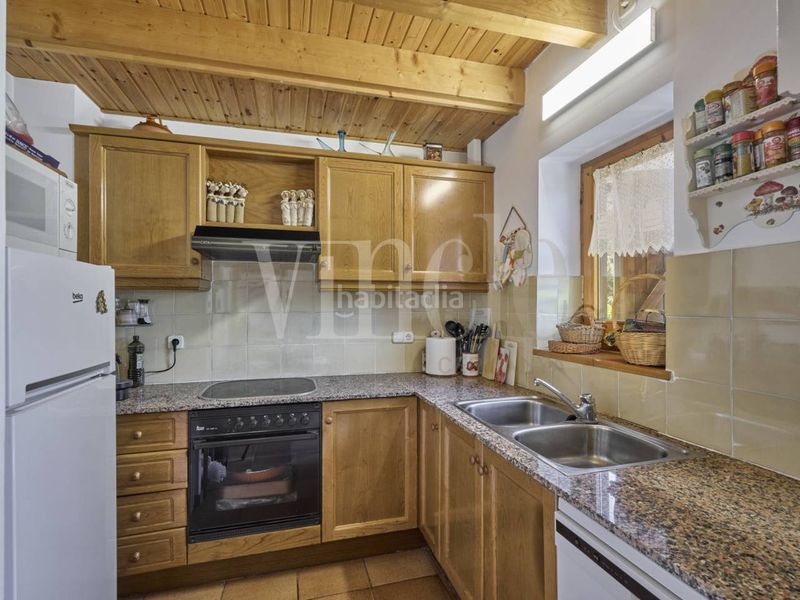 Foto 81cd1306-77af-4d88-a9bc-20a465d68580. Casa adossada amb calefacció aparcament a Puigcerdà