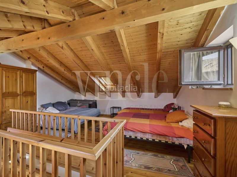 Foto 983f85f4-d448-4c5d-96d9-48028c89b265. Casa adossada amb calefacció aparcament a Puigcerdà