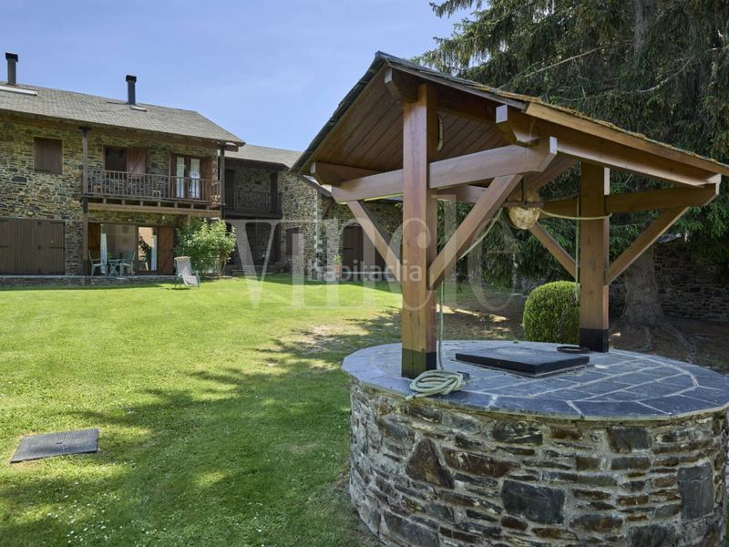 Foto 9ca31c54-b49d-465d-9d6a-9c9ff3f13dcd. Casa adossada amb calefacció aparcament a Puigcerdà