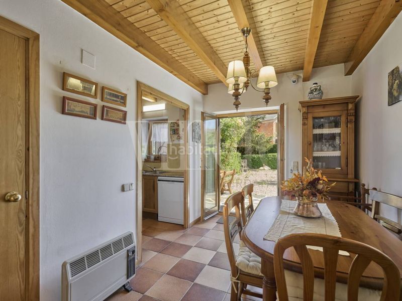 Foto bd49042f-9c81-43eb-9ac1-abba6ce7d2b4. Casa adossada amb calefacció aparcament a Puigcerdà