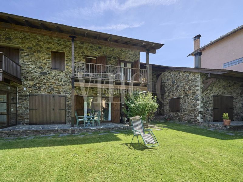 Foto f0b3cccf-8f42-44e3-ad2d-4869e026e3d6. Casa adossada amb calefacció aparcament a Puigcerdà