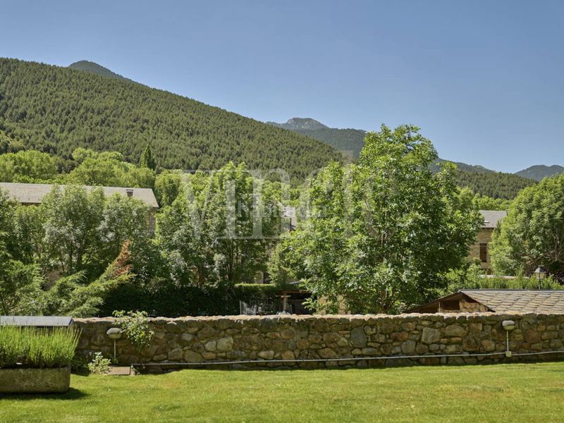Foto f9ca7c2c-63ee-4ab5-897e-ab6f0962ff45. Casa adossada amb aparcament a Urús