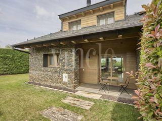 Casa adossada  Avenida pirineus. Casa a tres vientos en venta en alp