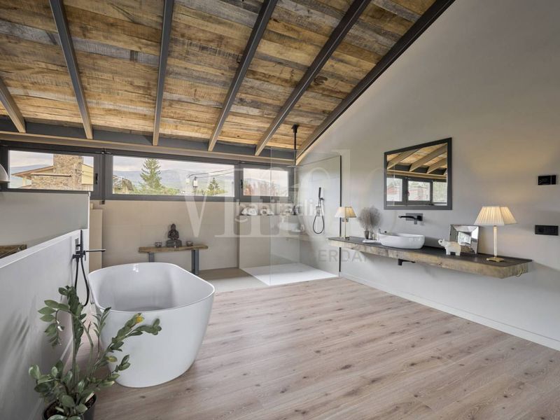Foto 544a8df9-6430-4361-878b-42ac68714563. Casa amb calefacció aparcament a Puigcerdà