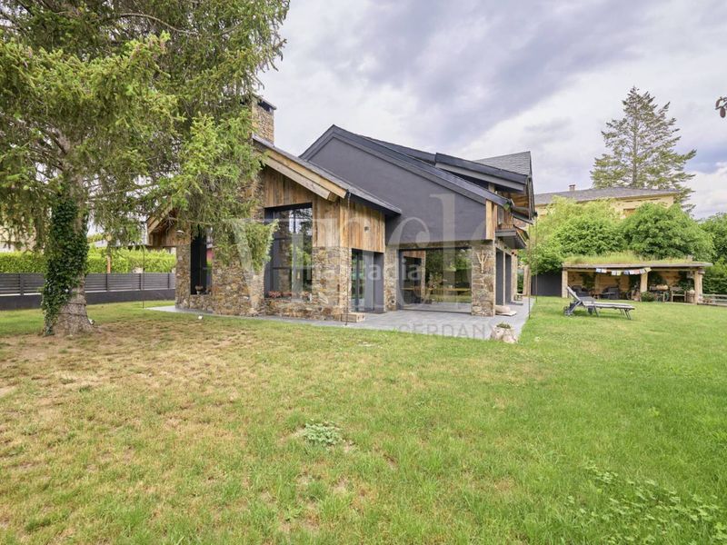 Foto b4b19c20-c525-4159-9777-02f2f32de870. Casa amb calefacció aparcament a Puigcerdà