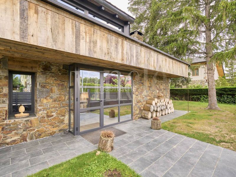 Foto b9ba7665-3363-45a1-9135-70925f1c04ab. Casa amb calefacció aparcament a Puigcerdà
