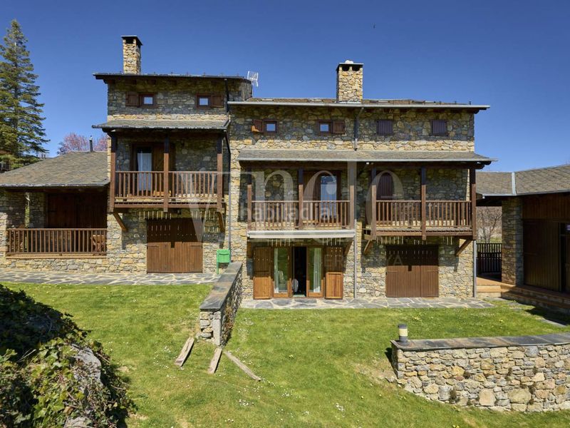 Foto cc5bd50c-15ae-4e81-88b5-8165cf77df04. Casa adossada amb calefacció aparcament piscina a Isòvol