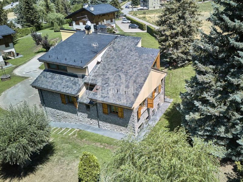 Foto cca8ac56-39d1-42b3-bd9c-30ffb9a4f6d7. Casa amb calefacció aparcament a Alp