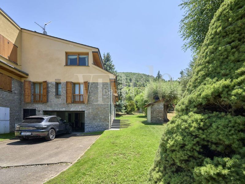 Foto ce115572-b473-4c46-823c-5685c48c5ad3. Casa amb calefacció aparcament a Alp