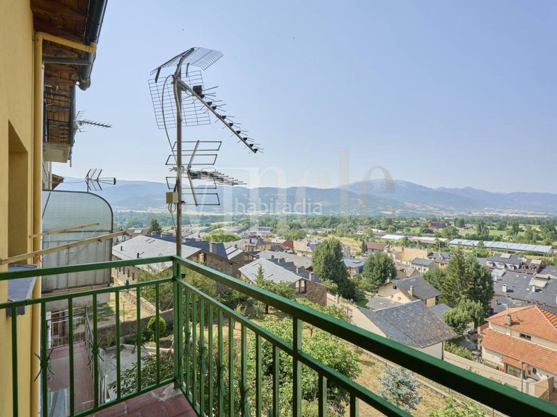 Foto 20b82ecf-30b6-4fe0-ad6c-b5f9d7406b4b. Apartament amb calefacció a Puigcerdà