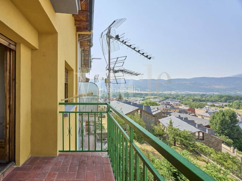 Foto 2ce3ba70-5f88-44d2-b12d-884779c9afc3. Apartament amb calefacció a Puigcerdà